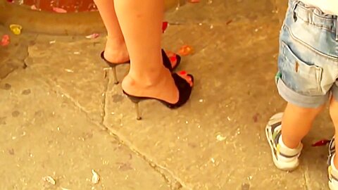 Wonderful Italian Milf In Black Mules High Heels Candid - porn video